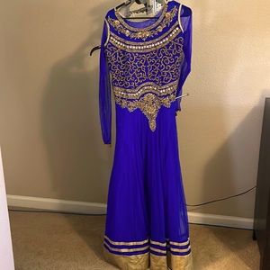 Beautiful women medium to large gown bust 38 inches long 50 inches.